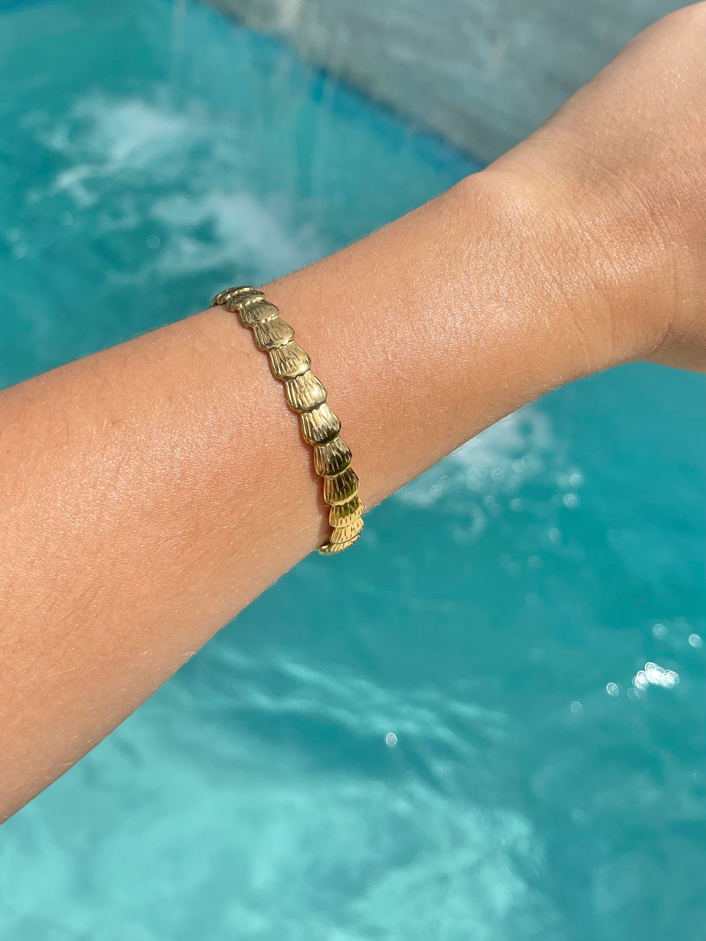 SHELL CUFF