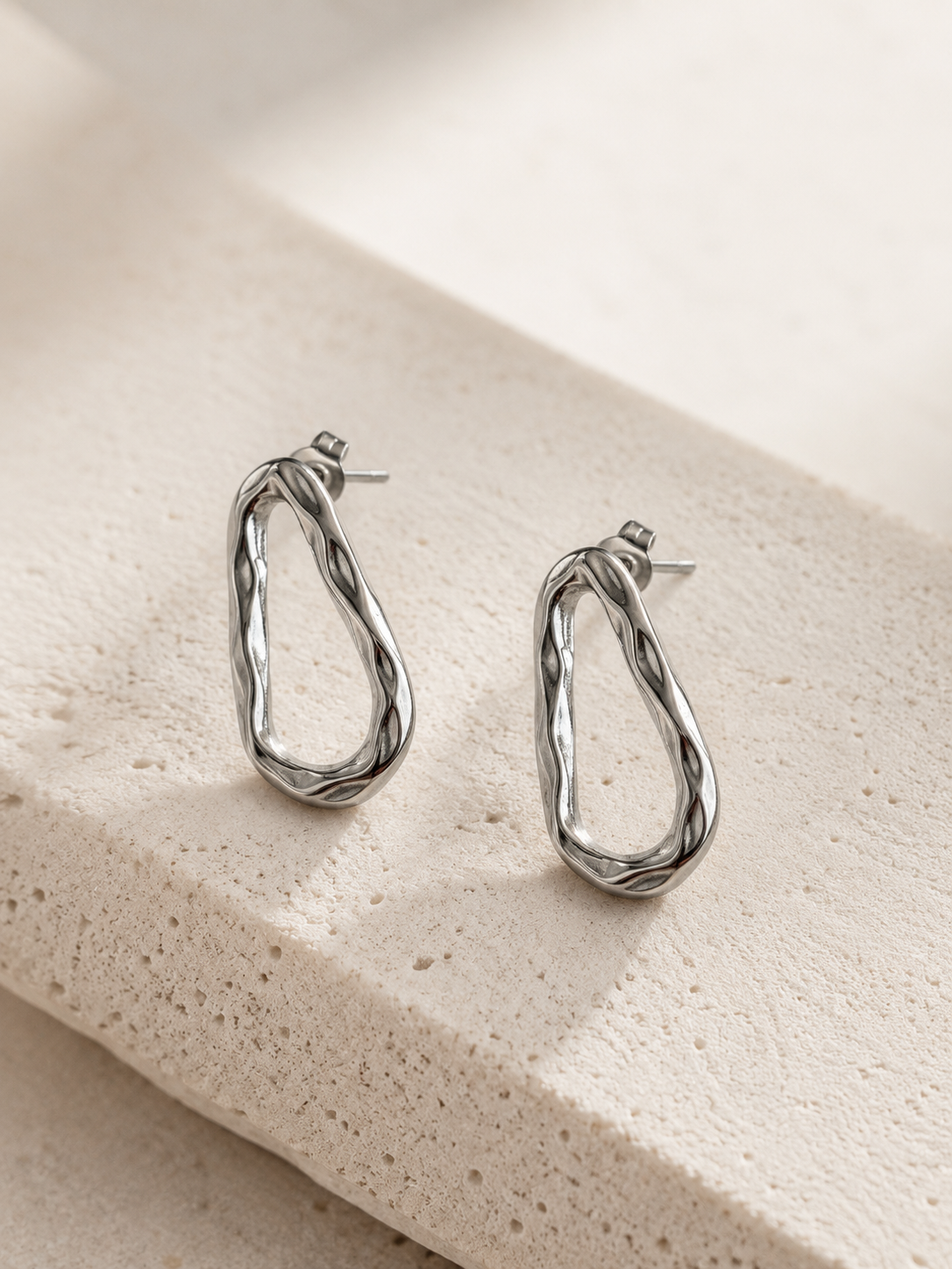 LAYLA OVAL STUD EARRINGS