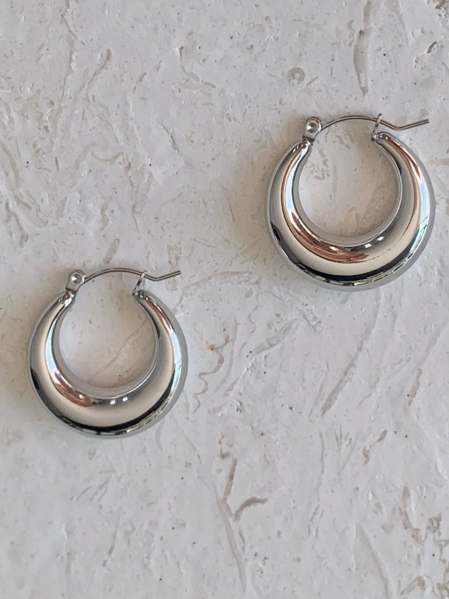 CORALINE SMALL HOOP EARRINGS SILVER