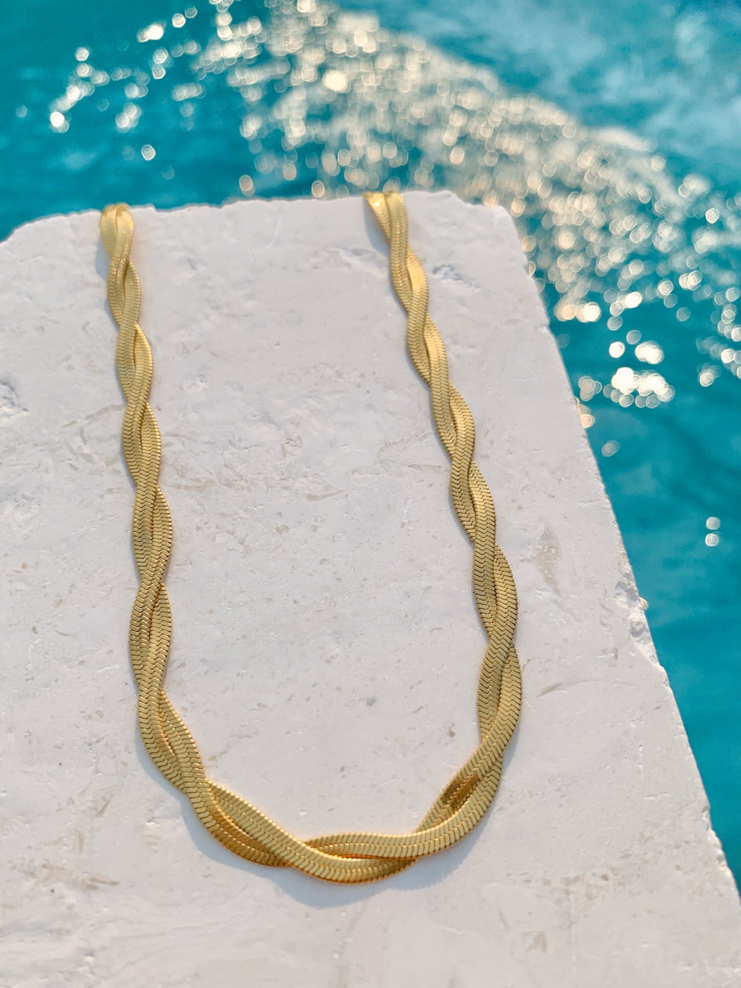 TWISTED HERRINGBONE CHAIN NECKLACE