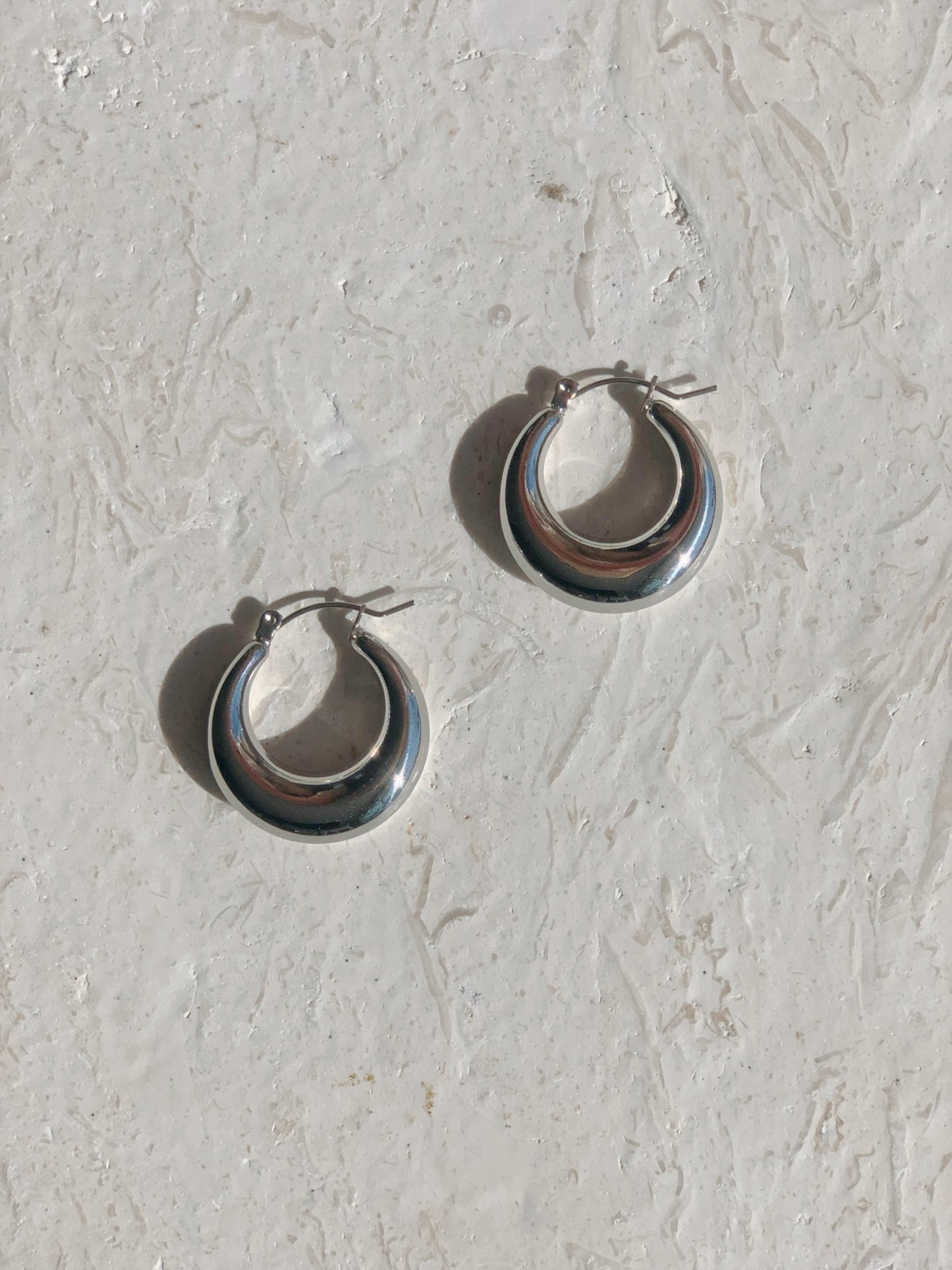 CORALINE SMALL HOOP EARRINGS SILVER