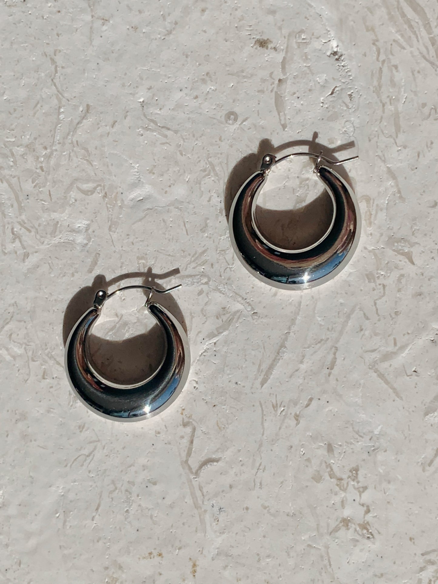 CORALINE SMALL HOOP EARRINGS SILVER