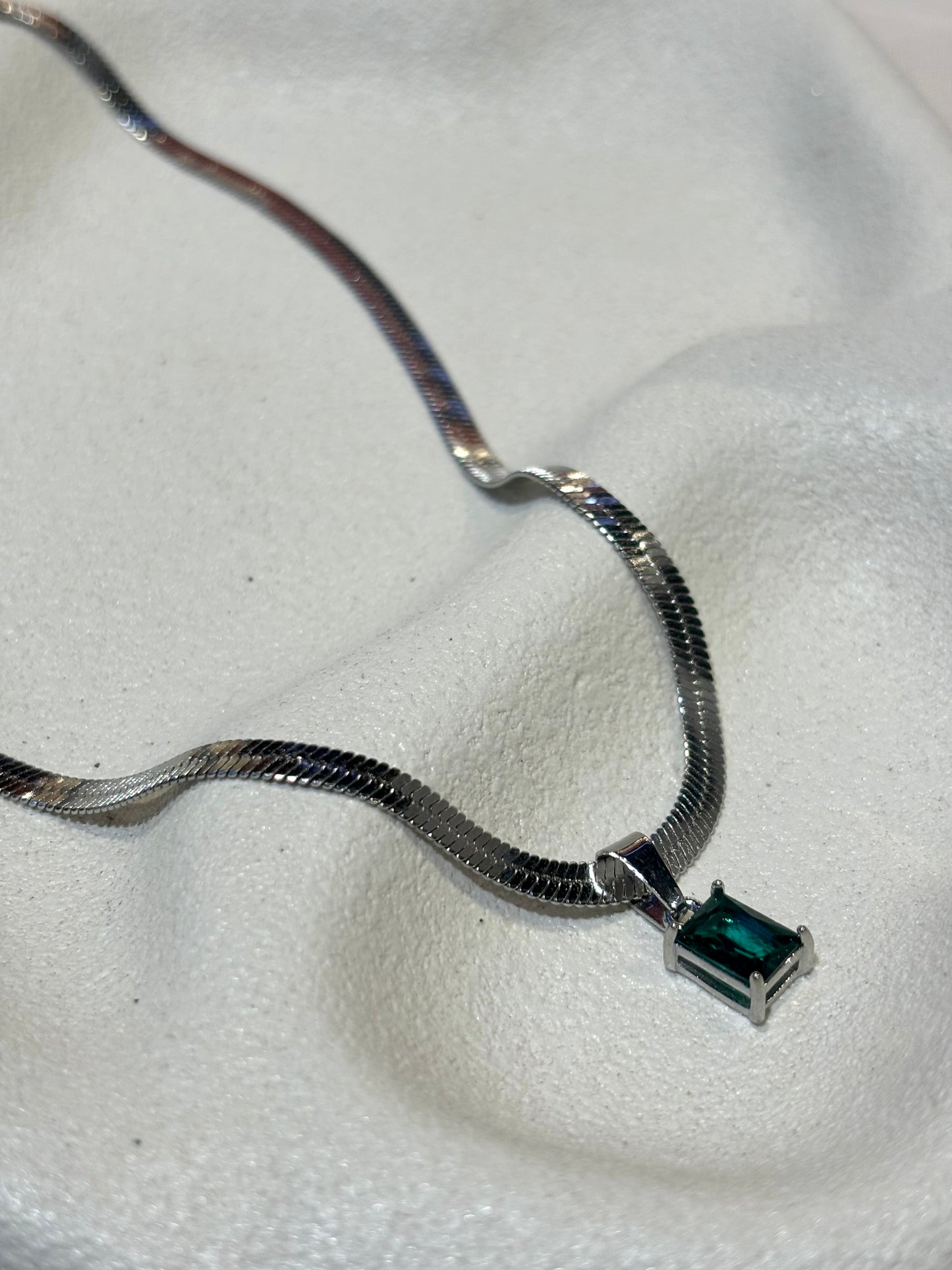 GREEN CRYSTAL SNAKE CHAIN NECKLACE