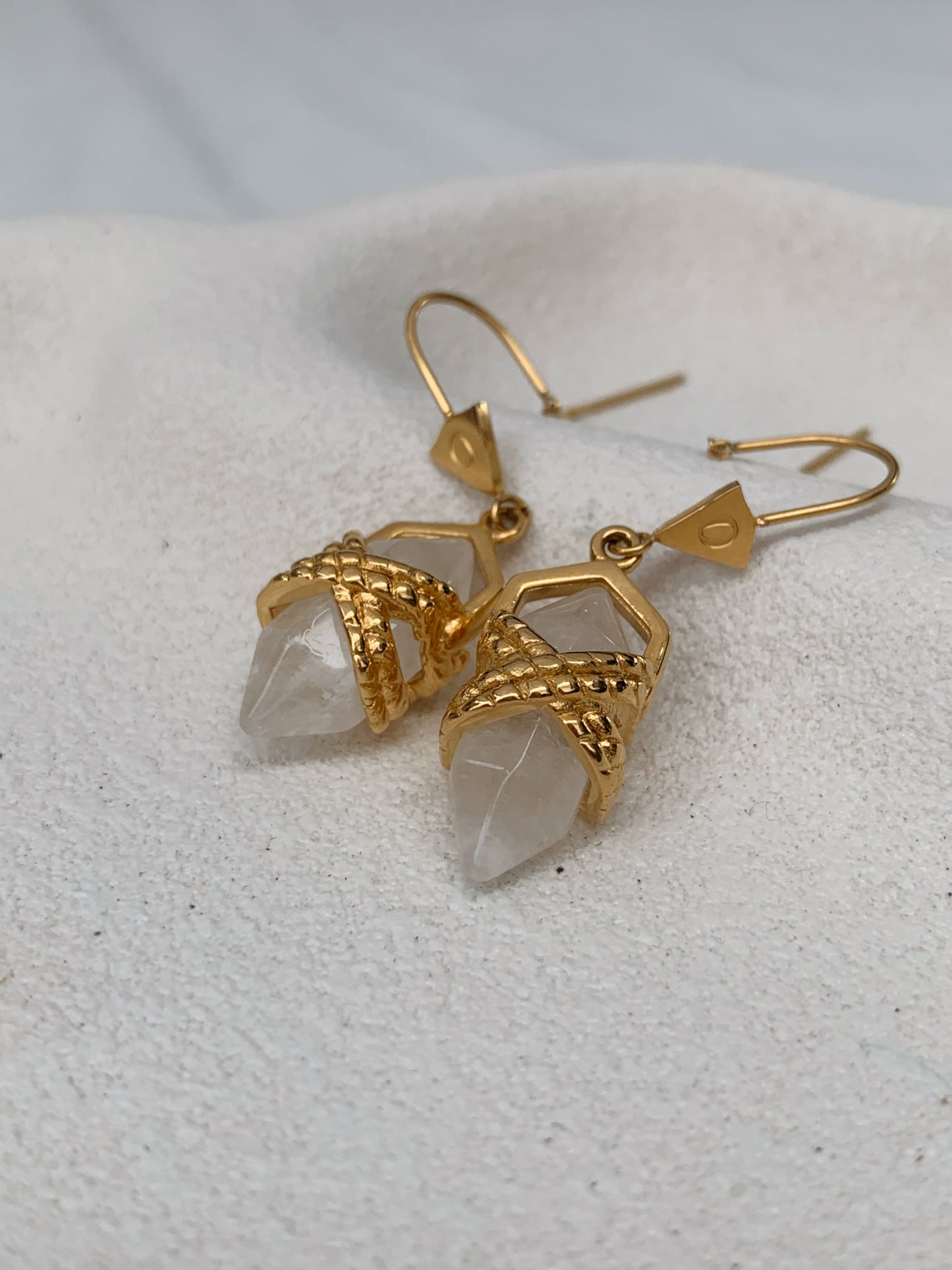 QUARTZ DROP EARRINGS