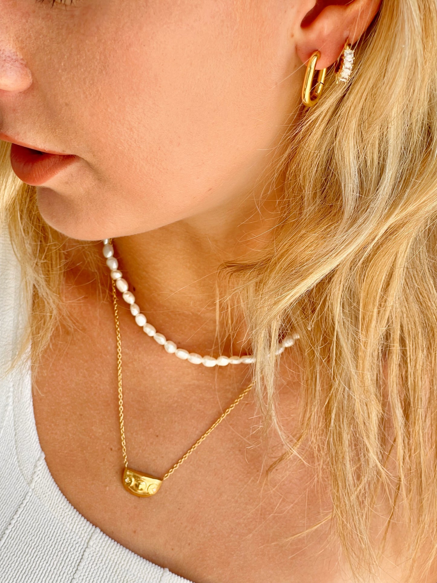 AURA OVAL HOOP EARRINGS