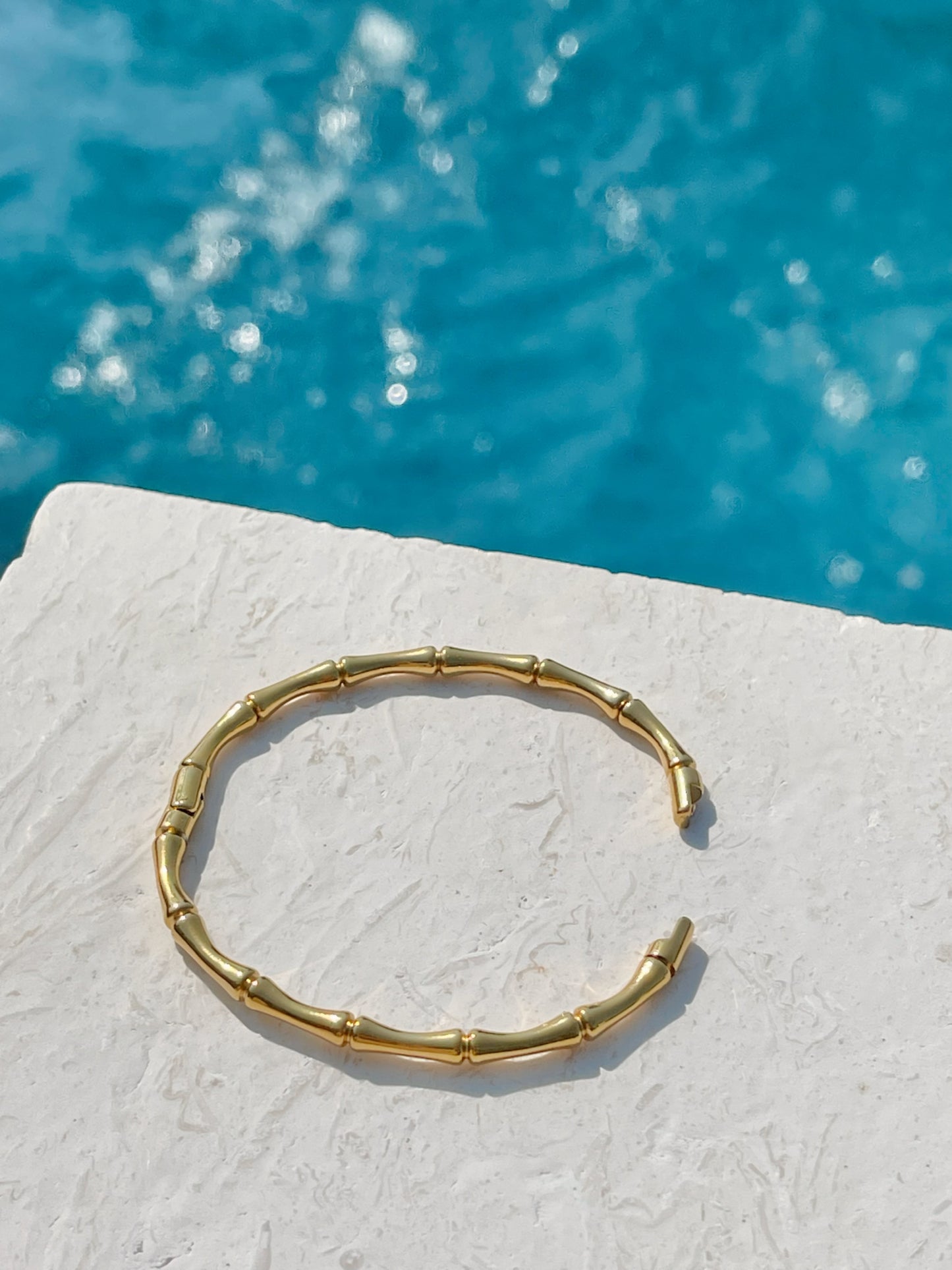 JUNO CLASP BANGLE