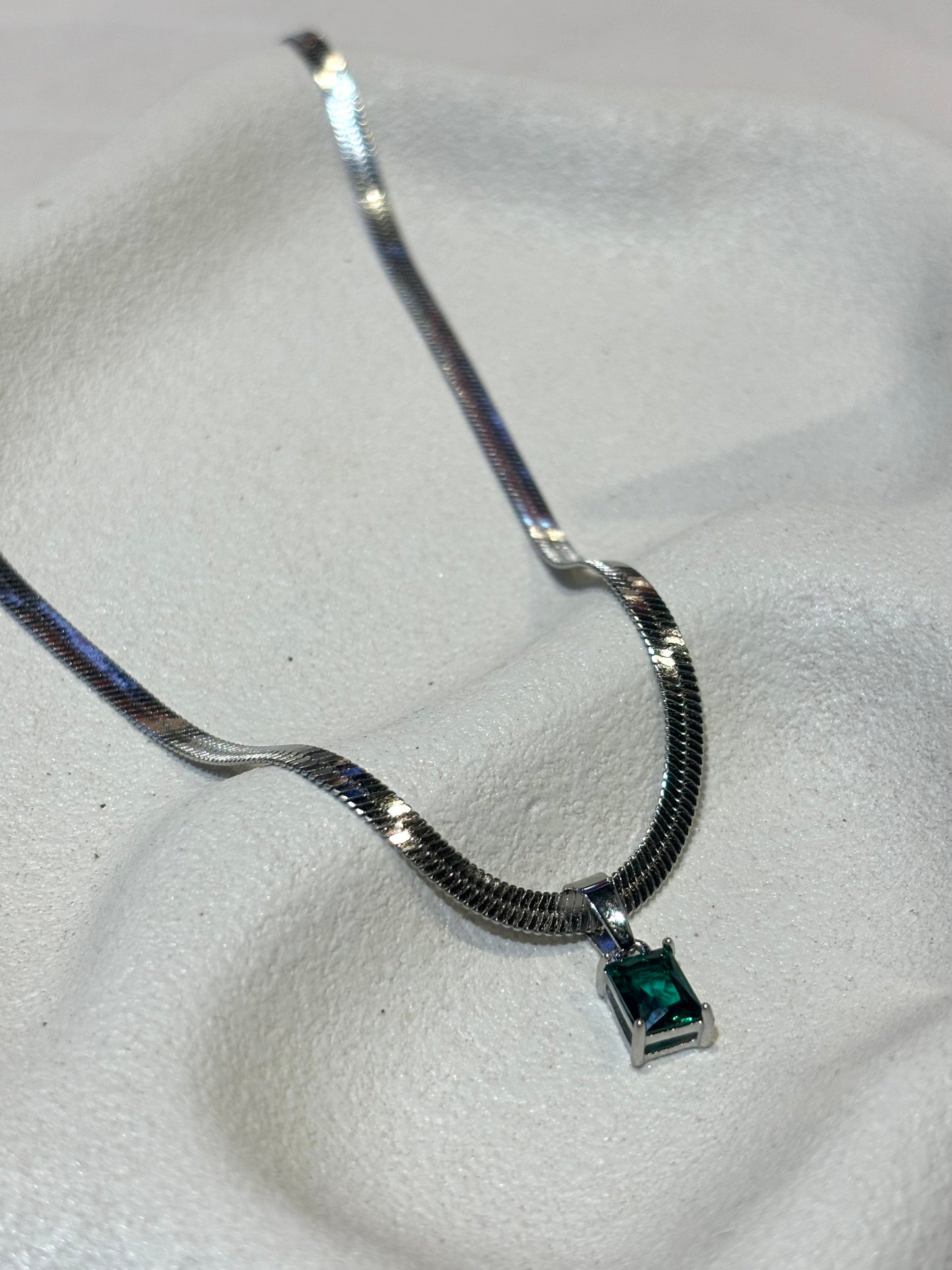 GREEN CRYSTAL SNAKE CHAIN NECKLACE