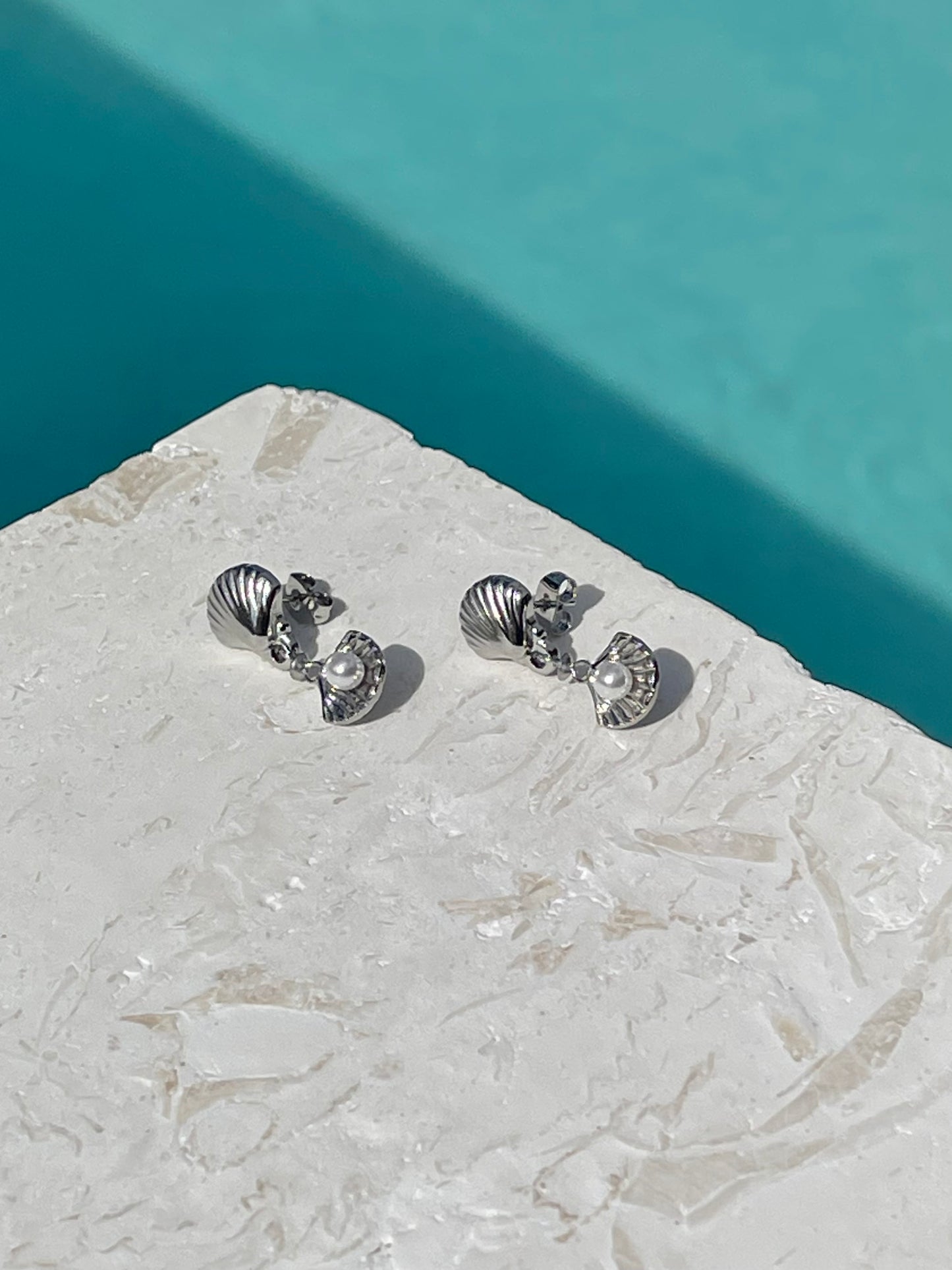 PEARL CLAM SHELL EARRINGS