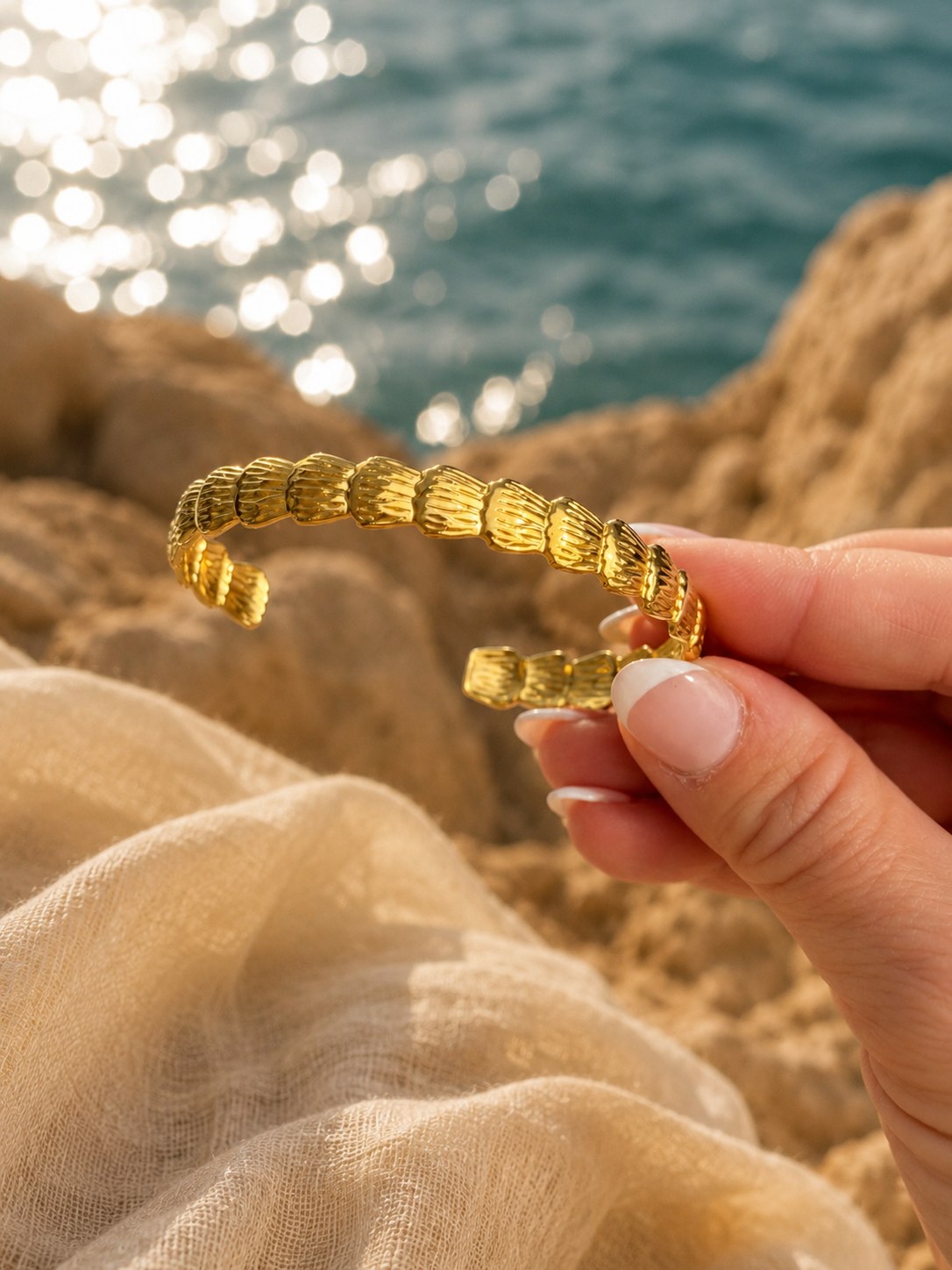 SHELL CUFF