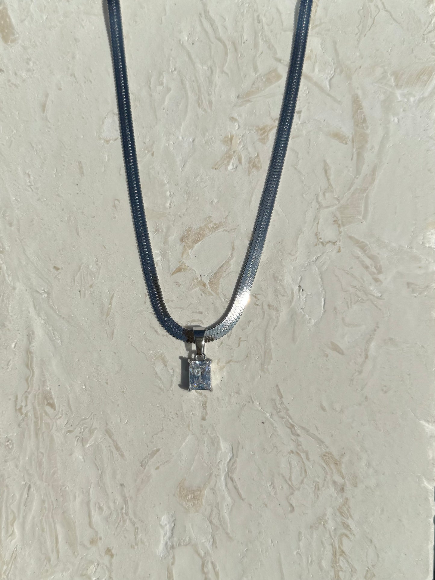 CRYSTAL SNAKE CHAIN NECKLACE