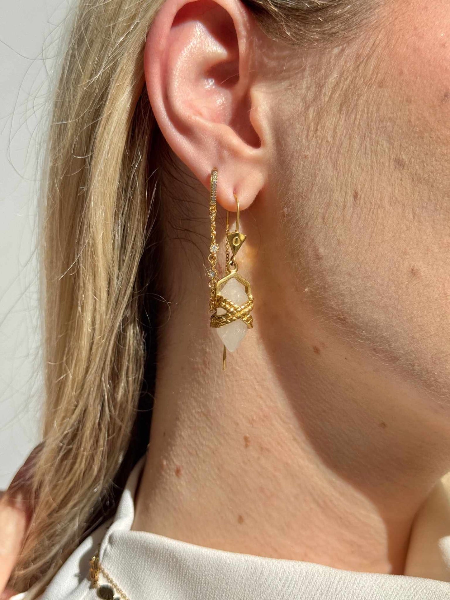 Gold earrings with elegant chain