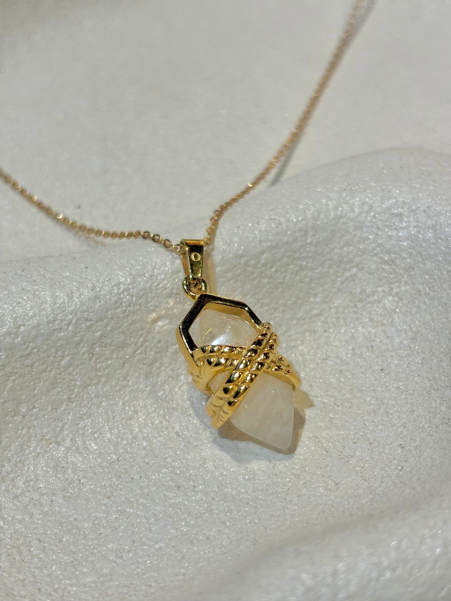 QUARTZ NECKLACE