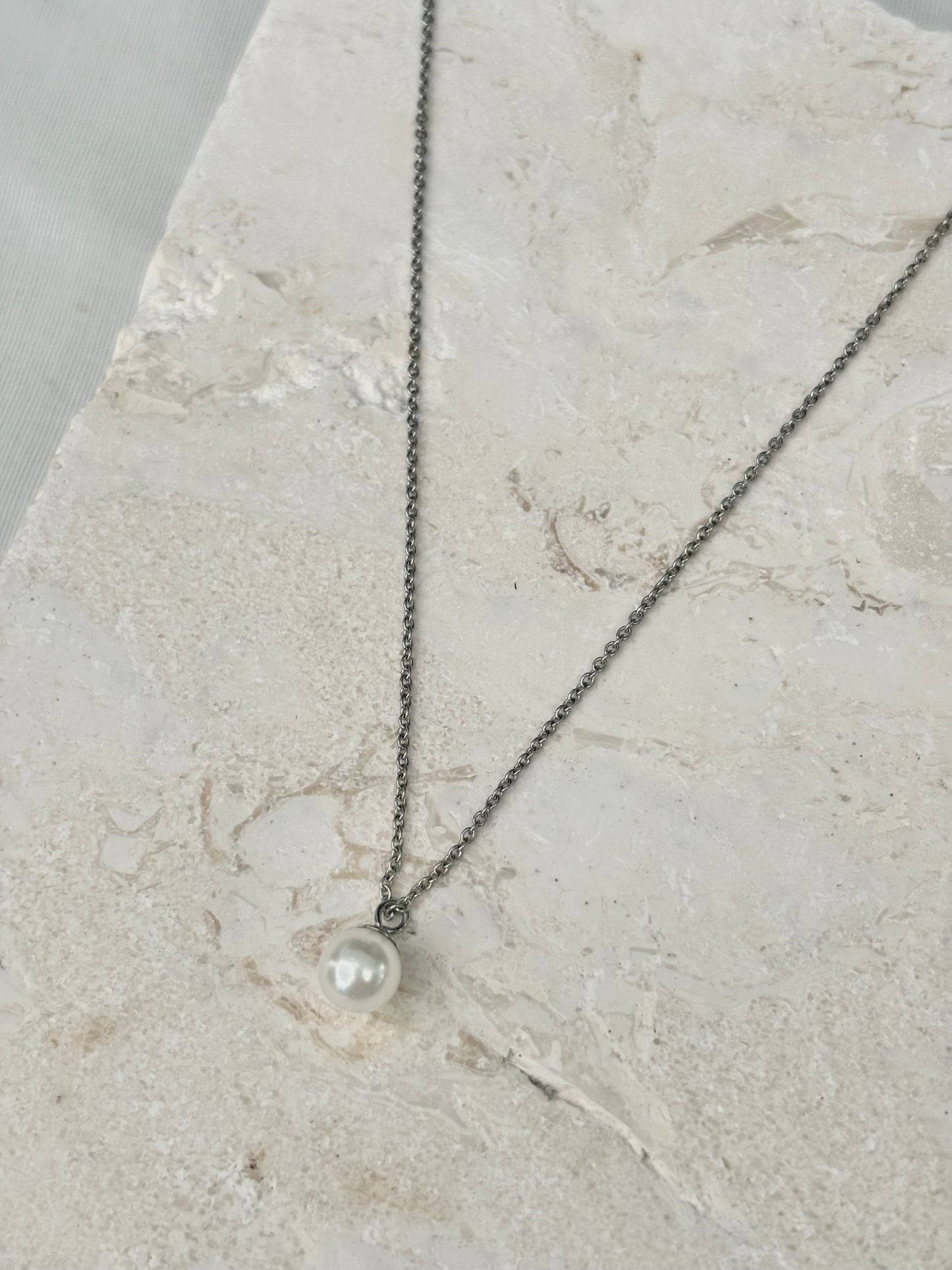 ARIEL PEARL NECKLACE
