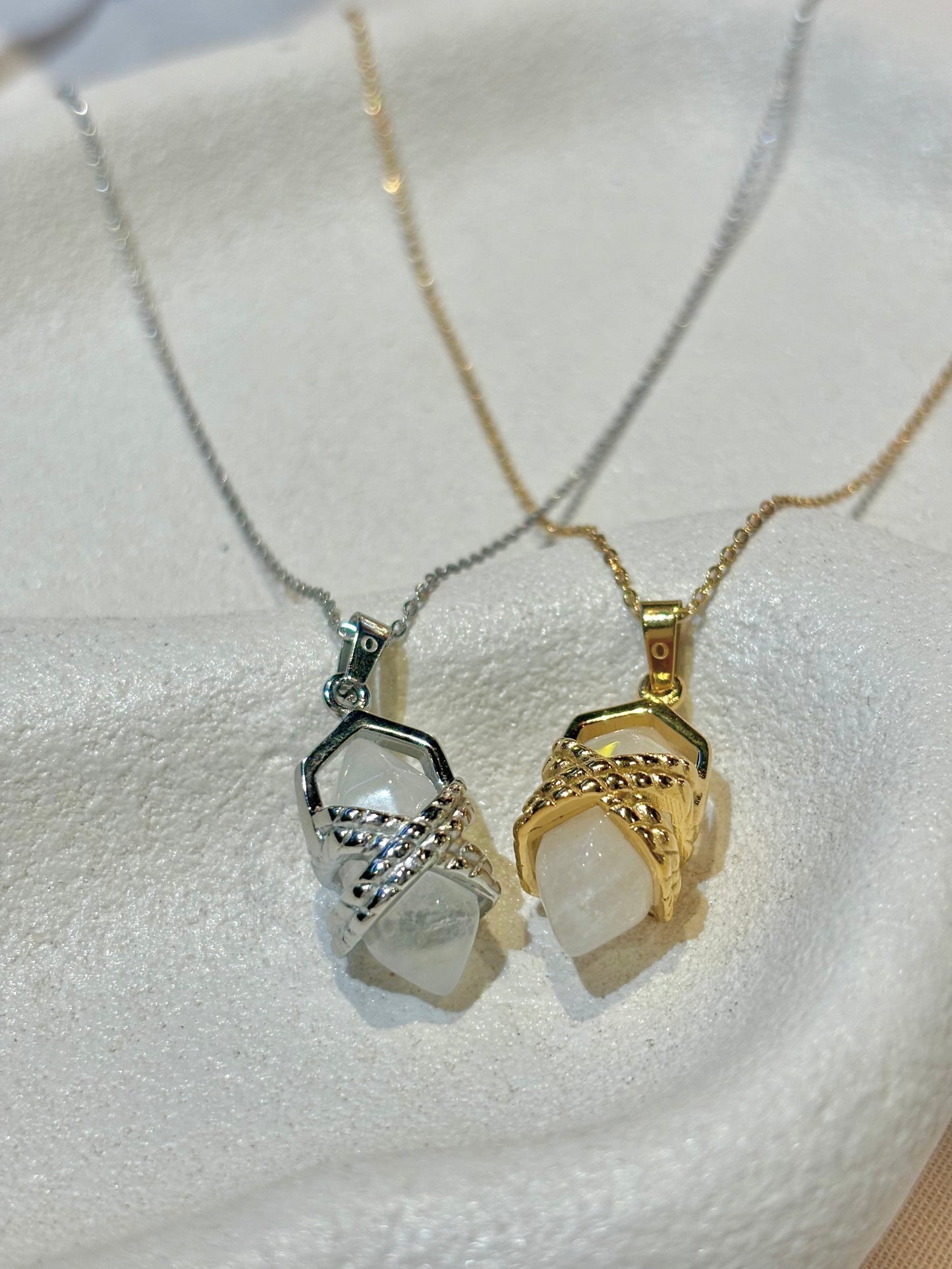 QUARTZ NECKLACE