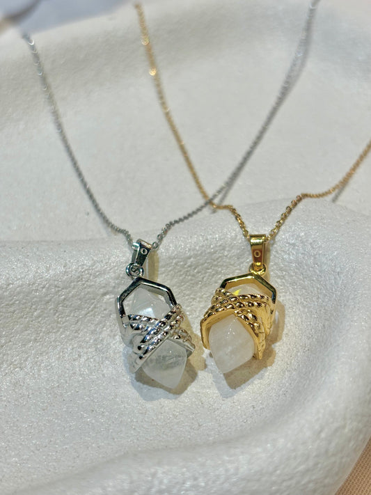 QUARTZ NECKLACE
