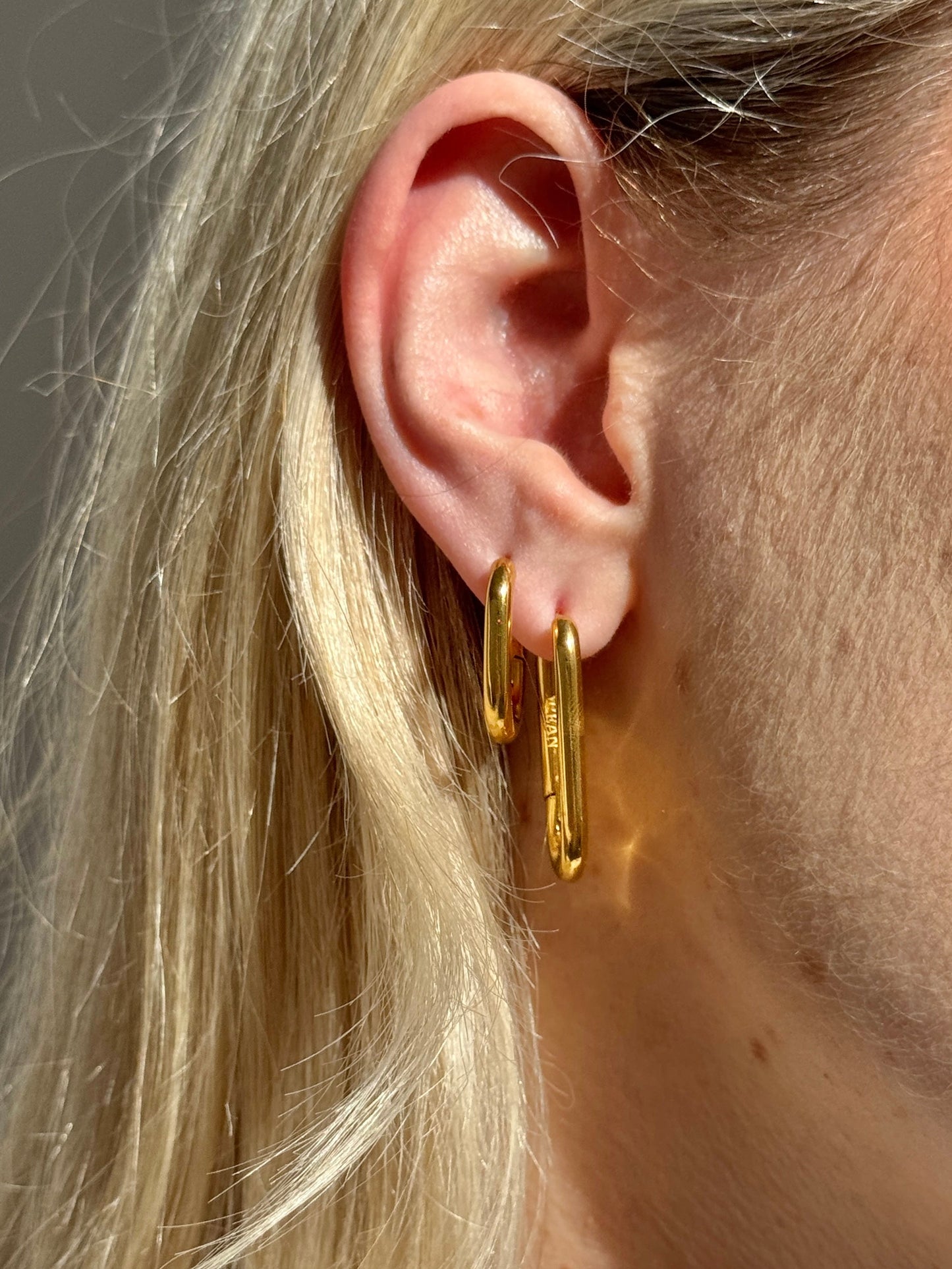 AURA LONG OVAL HOOP EARRINGS