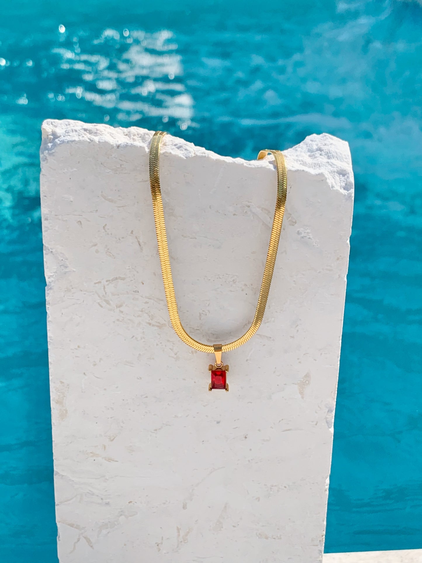 RED CRYSTAL PENDANT SNAKE CHAIN NECKLACE