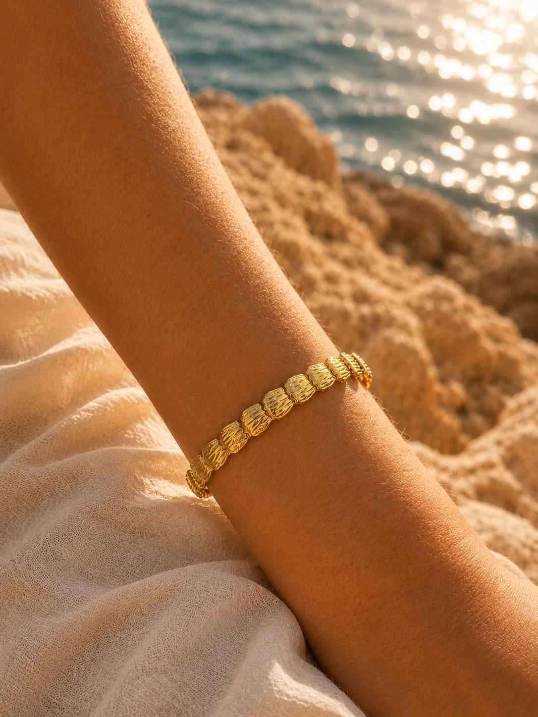 SHELL CUFF