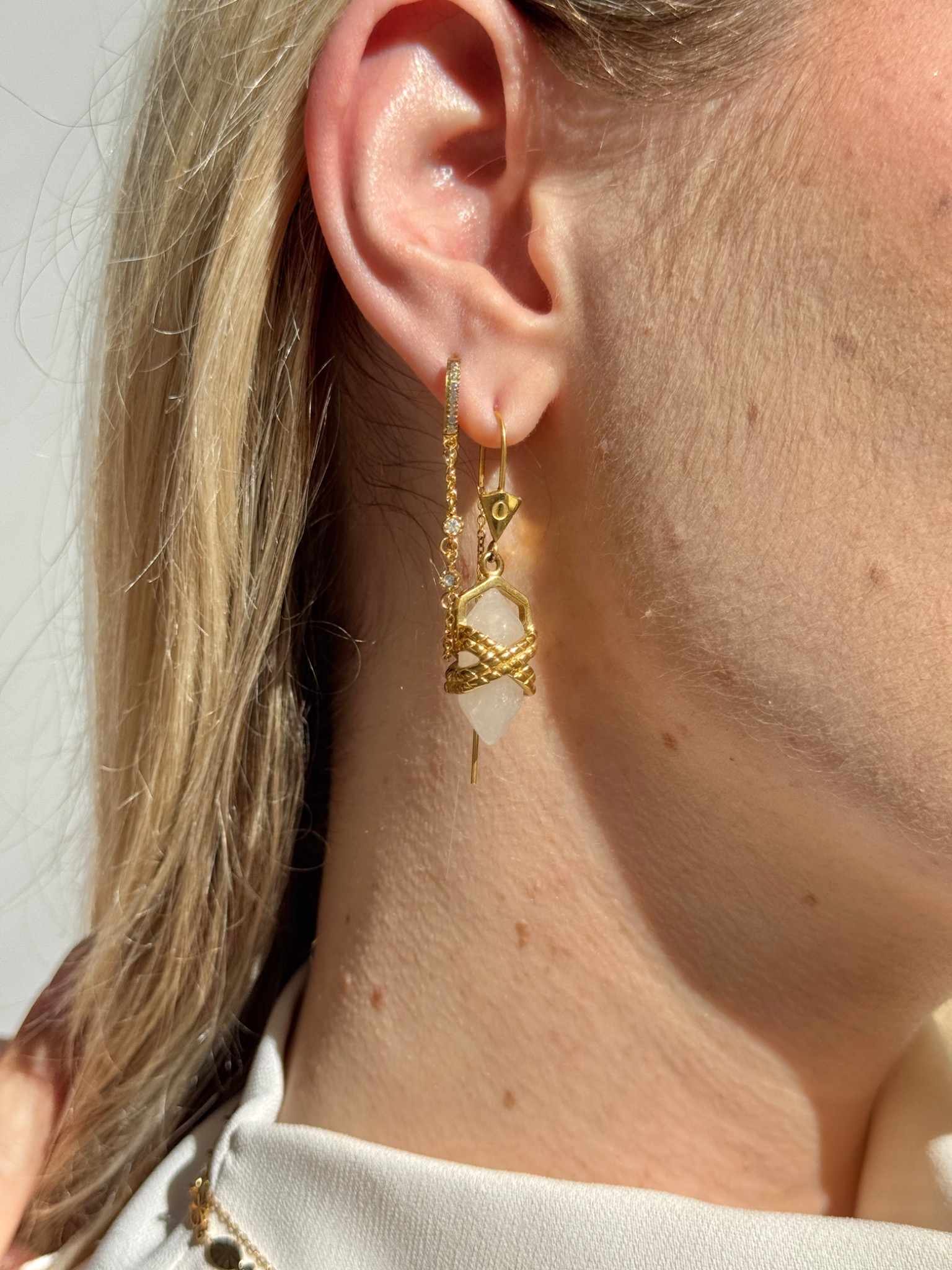 Gold earrings with elegant chain