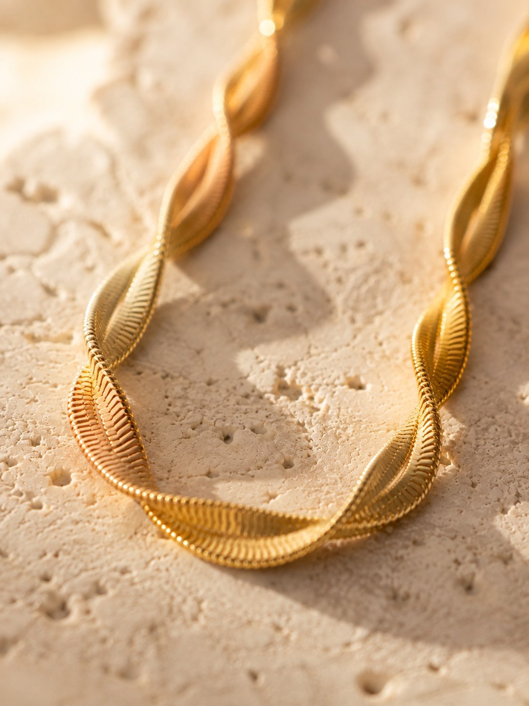 TWISTED HERRINGBONE CHAIN NECKLACE