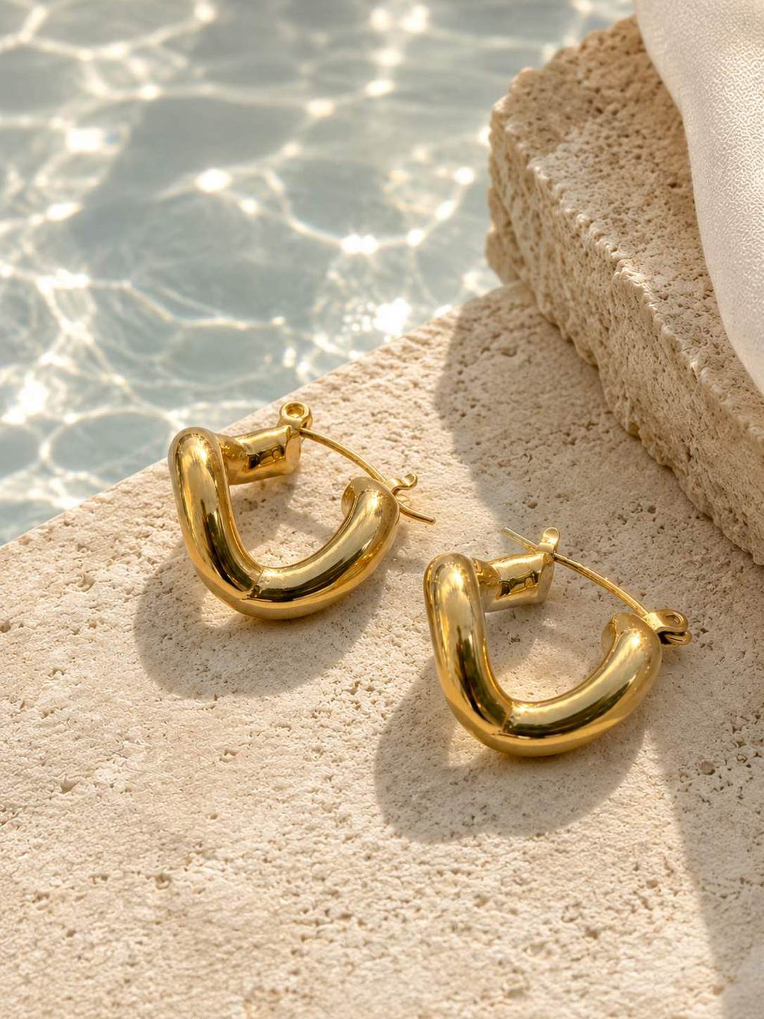 FARRAH HOOP EARRINGS