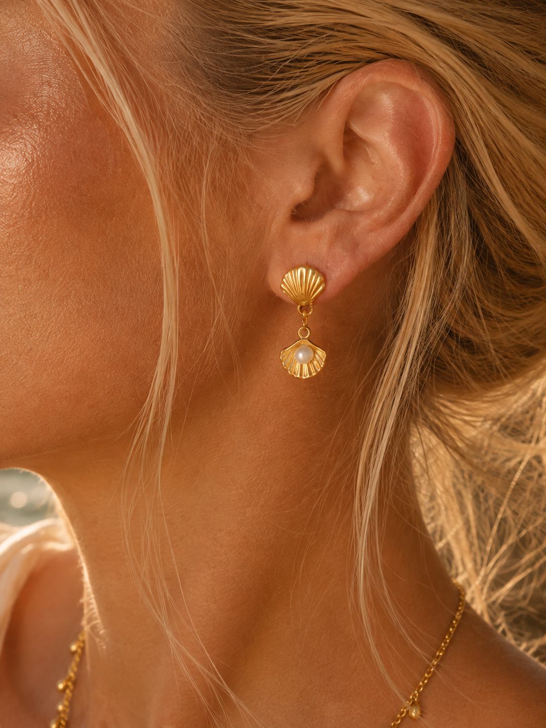 PEARL CLAM SHELL EARRINGS