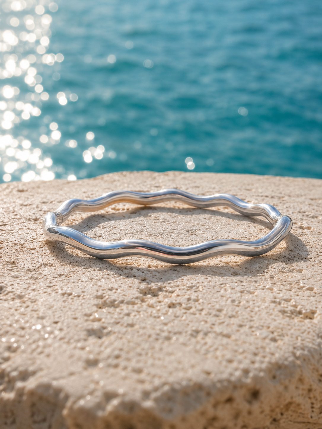 LEORA CLASP BANGLE