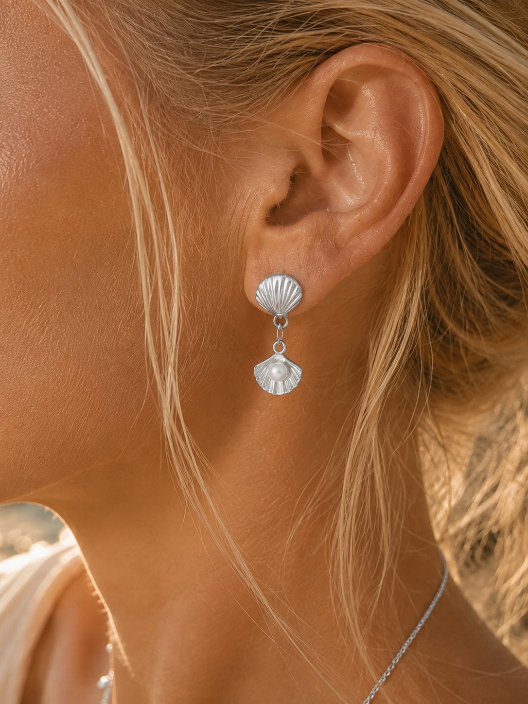 PEARL CLAM SHELL EARRINGS