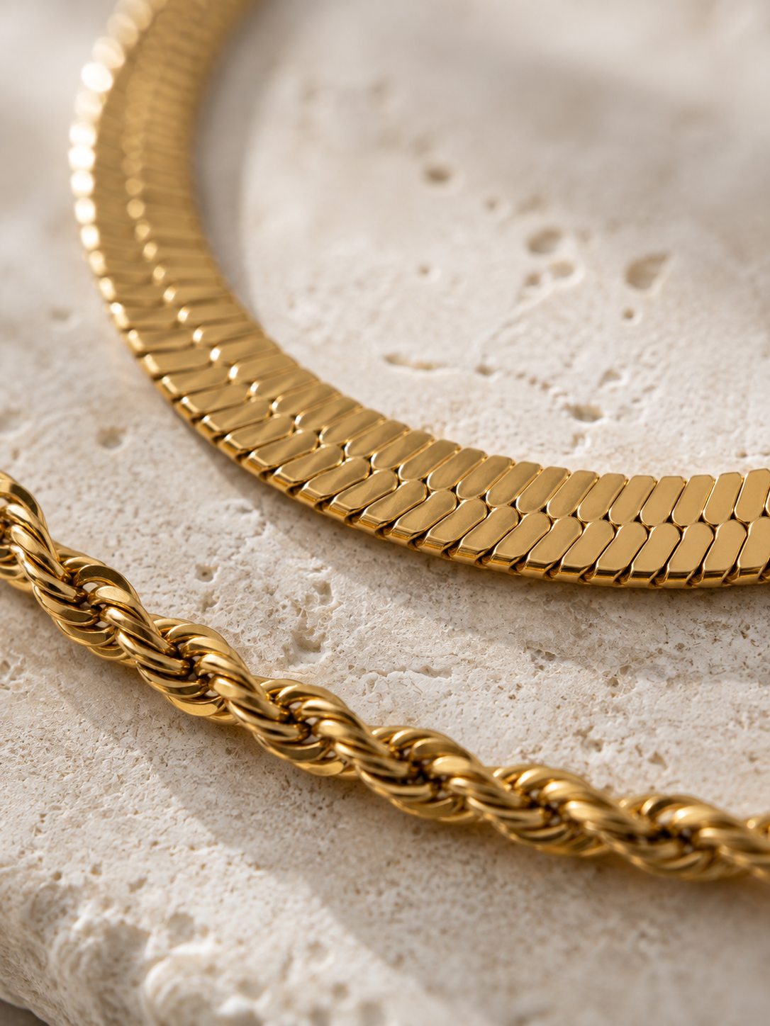 THE ATHENA DOUBLE LAYER CHAIN