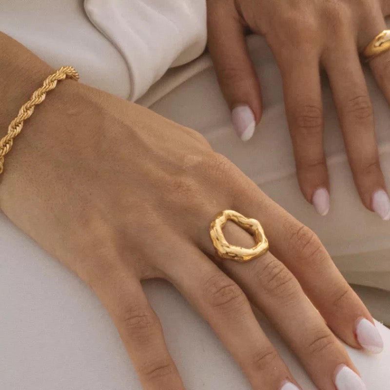 GOLDEN GODDESS RING