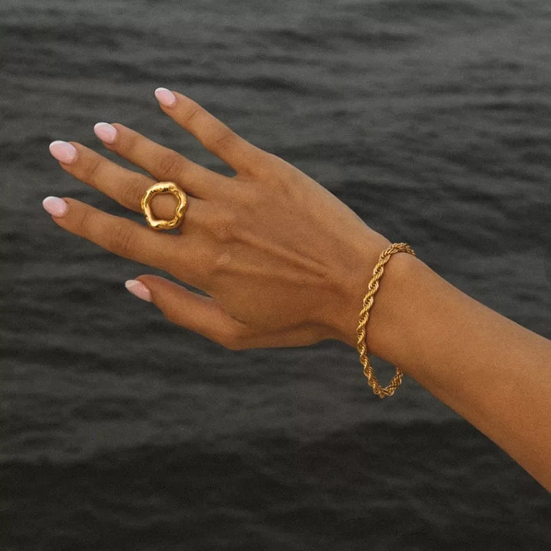 GOLDEN GODDESS RING