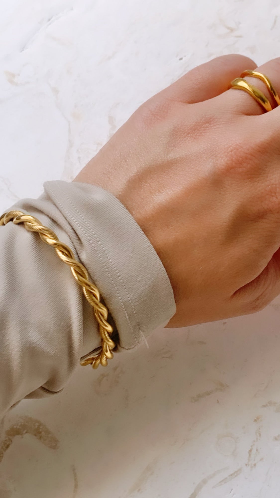 GOLD TWIST BANGLE