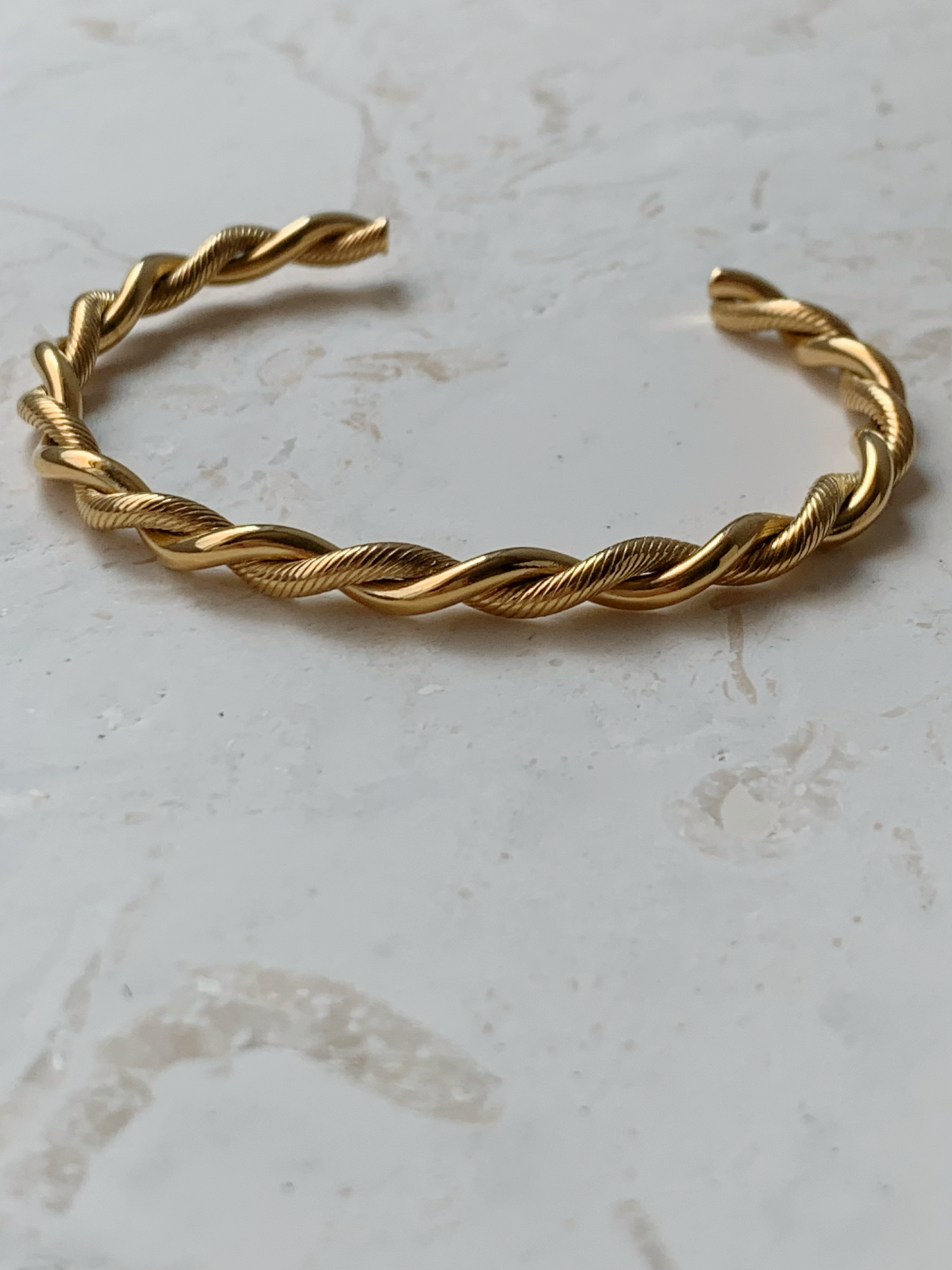 GOLD TWIST BANGLE